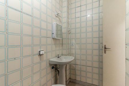 Banheiro de kitnet/studio para alugar com 1 quarto, 25m² em Santa Cecilia, São Paulo