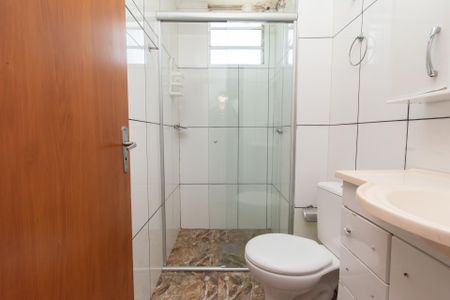 Banheiro de apartamento para alugar com 2 quartos, 45m² em Solar do Barreiro, Belo Horizonte