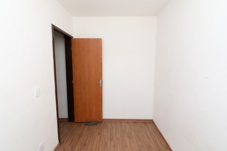 Quarto 2 de apartamento para alugar com 2 quartos, 45m² em Solar do Barreiro, Belo Horizonte