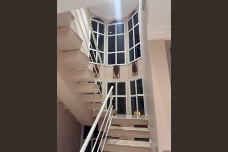 Casa de condomínio para alugar com 360m², 4 quartos e 4 vagas Casa de condomínio para alugar com 360m², 4 quartos e 4 vagasCorredor
