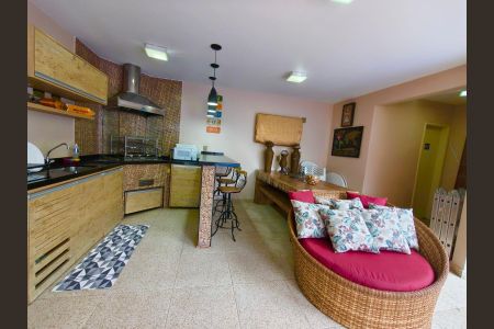 Casa de condomínio para alugar com 360m², 4 quartos e 4 vagas Casa de condomínio para alugar com 360m², 4 quartos e 4 vagasÁrea externa