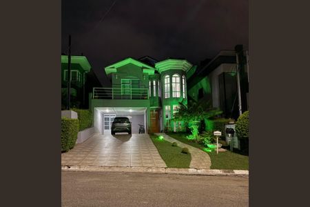 Casa de condomínio para alugar com 360m², 4 quartos e 4 vagas Casa de condomínio para alugar com 360m², 4 quartos e 4 vagasFachada