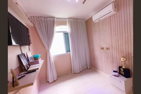 Casa de condomínio para alugar com 360m², 4 quartos e 4 vagas Casa de condomínio para alugar com 360m², 4 quartos e 4 vagasQuarto