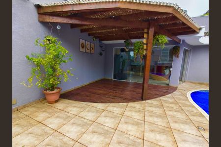 Casa de condomínio para alugar com 360m², 4 quartos e 4 vagas Casa de condomínio para alugar com 360m², 4 quartos e 4 vagasÁrea externa