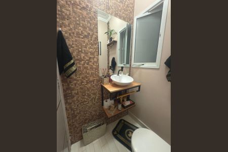 Casa de condomínio para alugar com 360m², 4 quartos e 4 vagas Casa de condomínio para alugar com 360m², 4 quartos e 4 vagasBanheiro