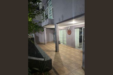 Casa de condomínio para alugar com 360m², 4 quartos e 4 vagas Casa de condomínio para alugar com 360m², 4 quartos e 4 vagasÁrea externa