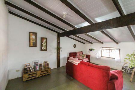 Casa à venda com 260m², 6 quartos e 3 vagas Casa à venda com 260m², 6 quartos e 3 vagasApartamento