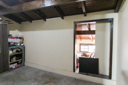 Casa à venda com 260m², 6 quartos e 3 vagas Casa à venda com 260m², 6 quartos e 3 vagasApartamento