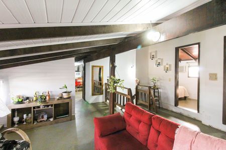 Casa à venda com 260m², 6 quartos e 3 vagas Casa à venda com 260m², 6 quartos e 3 vagasApartamento