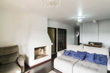 Casa à venda com 260m², 6 quartos e 3 vagas Casa à venda com 260m², 6 quartos e 3 vagasSala