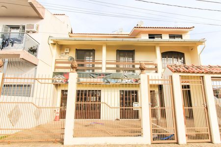 Casa à venda com 260m², 6 quartos e 3 vagas Casa à venda com 260m², 6 quartos e 3 vagasFachada