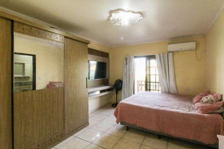 Casa à venda com 260m², 6 quartos e 3 vagas Casa à venda com 260m², 6 quartos e 3 vagasSuíte