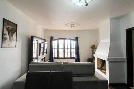 Casa à venda com 260m², 6 quartos e 3 vagas Casa à venda com 260m², 6 quartos e 3 vagasSala