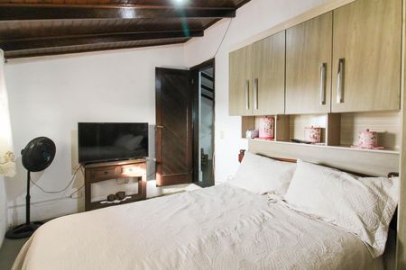 Casa à venda com 260m², 6 quartos e 3 vagas Casa à venda com 260m², 6 quartos e 3 vagasApartamento