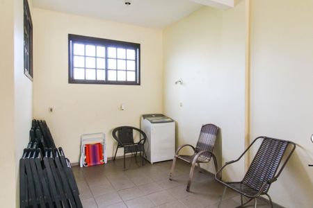 Casa à venda com 260m², 6 quartos e 3 vagas Casa à venda com 260m², 6 quartos e 3 vagasÁrea externa