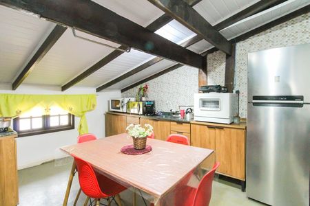 Casa à venda com 260m², 6 quartos e 3 vagas Casa à venda com 260m², 6 quartos e 3 vagasApartamento