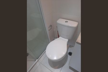Banheiro de apartamento para alugar com 1 quarto, 50m² em Empresarial 18 do Forte, Barueri