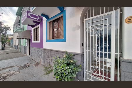 Casa à venda com 120m², 2 quartos e sem vaga Casa à venda com 120m², 2 quartos e sem vagaFachada