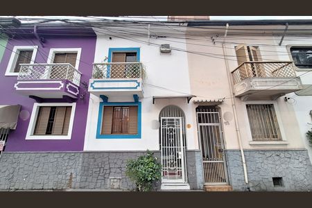Casa à venda com 120m², 2 quartos e sem vaga Casa à venda com 120m², 2 quartos e sem vagaFachada