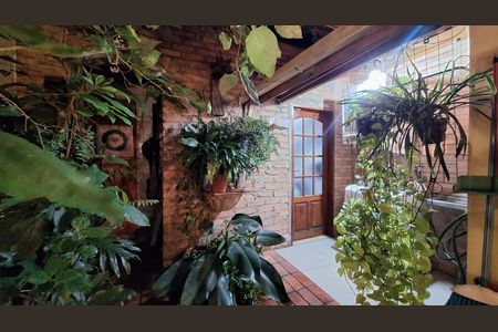 Casa à venda com 120m², 2 quartos e sem vaga Casa à venda com 120m², 2 quartos e sem vagaQuintal
