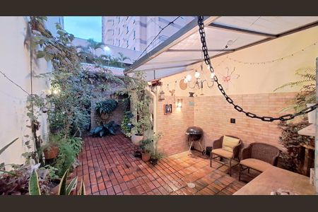 Casa à venda com 120m², 2 quartos e sem vaga Casa à venda com 120m², 2 quartos e sem vagaQuintal