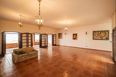 Casa para alugar com 312m², 4 quartos e 4 vagas Casa para alugar com 312m², 4 quartos e 4 vagasSala