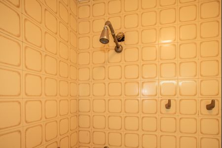 Casa para alugar com 312m², 4 quartos e 4 vagas Casa para alugar com 312m², 4 quartos e 4 vagasBanheiro da Suíte 1
