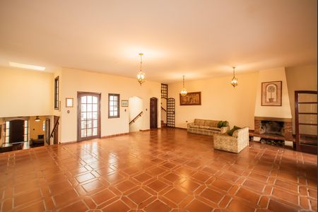 Casa para alugar com 312m², 4 quartos e 4 vagas Casa para alugar com 312m², 4 quartos e 4 vagasSala