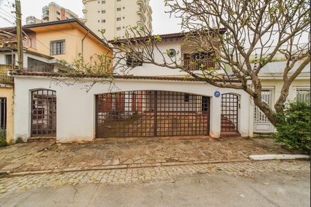 Casa para alugar com 312m², 4 quartos e 4 vagas Casa para alugar com 312m², 4 quartos e 4 vagasFachada