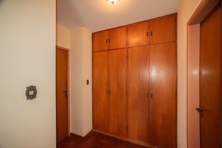 Casa para alugar com 312m², 4 quartos e 4 vagas Casa para alugar com 312m², 4 quartos e 4 vagasSuíte 2
