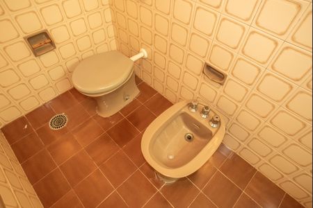 Casa para alugar com 312m², 4 quartos e 4 vagas Casa para alugar com 312m², 4 quartos e 4 vagasBanheiro da Suíte 1