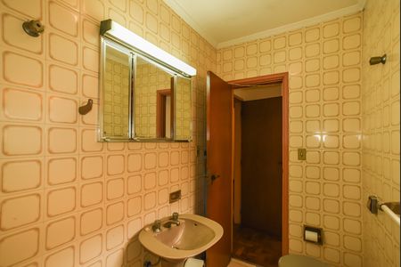 Casa para alugar com 312m², 4 quartos e 4 vagas Casa para alugar com 312m², 4 quartos e 4 vagasBanheiro da Suíte 4