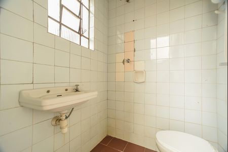 Casa para alugar com 312m², 4 quartos e 4 vagas Casa para alugar com 312m², 4 quartos e 4 vagasBanheiro da Garagem