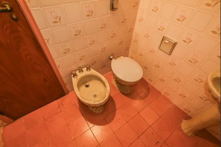 Casa para alugar com 312m², 4 quartos e 4 vagas Casa para alugar com 312m², 4 quartos e 4 vagasBanheiro da Suíte 2