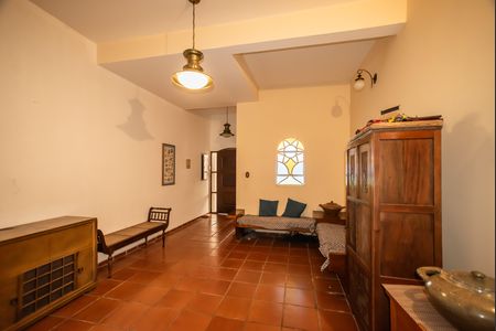 Casa para alugar com 312m², 4 quartos e 4 vagas Casa para alugar com 312m², 4 quartos e 4 vagasAntessala