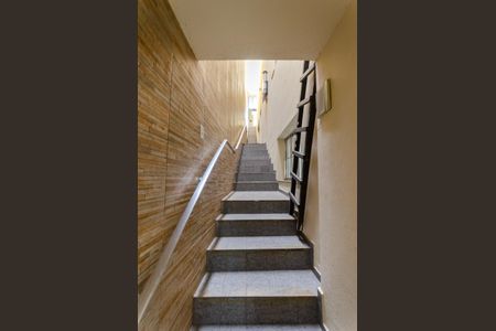 Escada de casa para alugar com 1 quarto, 55m² em Vila Bonilha, São Paulo