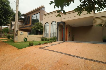 Casa de condomínio para alugar com 160m², 3 quartos e 4 vagas Casa de condomínio para alugar com 160m², 3 quartos e 4 vagasFachada casa