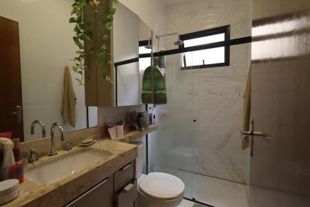 Casa de condomínio para alugar com 160m², 3 quartos e 4 vagas Casa de condomínio para alugar com 160m², 3 quartos e 4 vagasBanheiro da Suíte 1