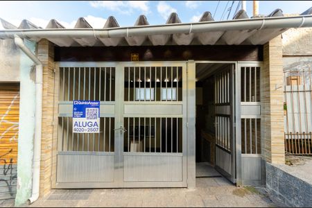 Casa para alugar com 60m², 2 quartos e 1 vaga Casa para alugar com 60m², 2 quartos e 1 vagaFachada