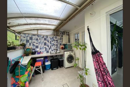 Casa de condomínio à venda com 120m², 3 quartos e 2 vagas Casa de condomínio à venda com 120m², 3 quartos e 2 vagasÁrea de Serviço