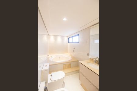 Apartamento à venda com 296m², 3 quartos e 3 vagasBanheiro da Suíte