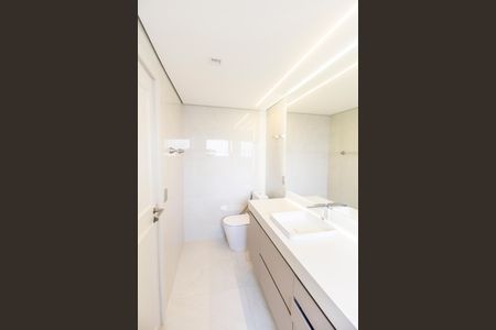Apartamento à venda com 296m², 3 quartos e 3 vagasBanheiro da Suíte