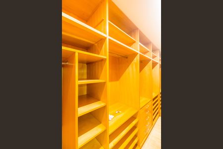 Apartamento à venda com 296m², 3 quartos e 3 vagasCloset da suíte