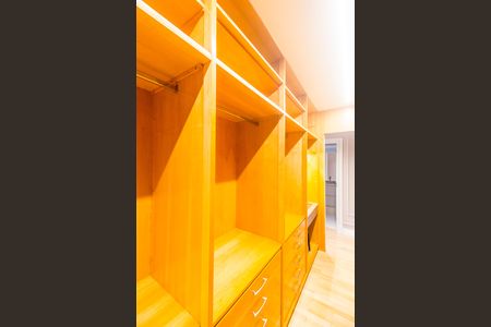 Apartamento à venda com 296m², 3 quartos e 3 vagasCloset da suíte