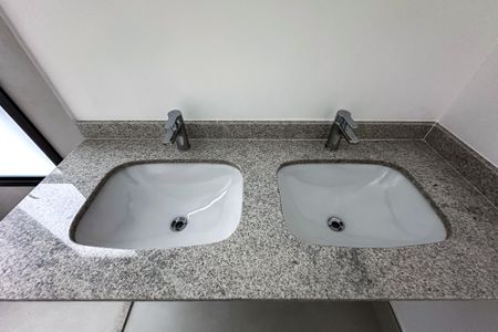 Apartamento à venda com 155m², 3 quartos e 4 vagas Apartamento à venda com 155m², 3 quartos e 4 vagasBanheiro da Suíte 1