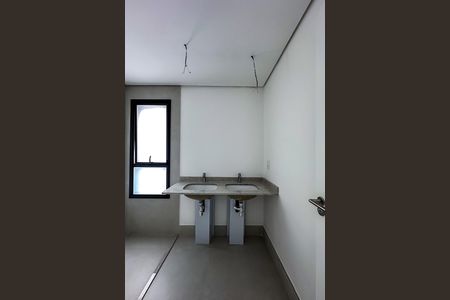 Apartamento à venda com 155m², 3 quartos e 4 vagas Apartamento à venda com 155m², 3 quartos e 4 vagasBanheiro da Suíte 1