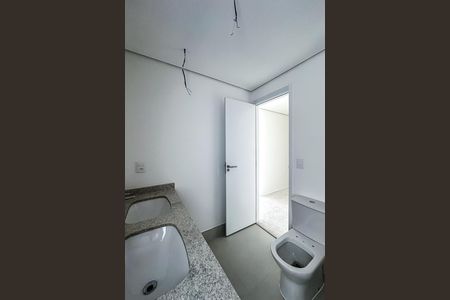 Apartamento à venda com 155m², 3 quartos e 4 vagas Apartamento à venda com 155m², 3 quartos e 4 vagasBanheiro da Suíte 1