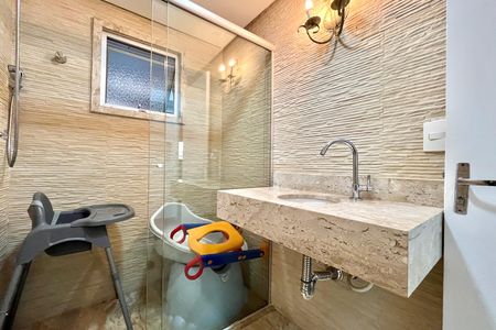 Apartamento à venda com 128m², 3 quartos e 1 vaga Apartamento à venda com 128m², 3 quartos e 1 vagaBanheiro 1