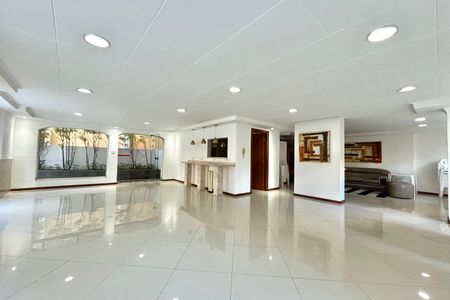 Apartamento à venda com 128m², 3 quartos e 1 vaga Apartamento à venda com 128m², 3 quartos e 1 vagaÁrea comum - Salão de festas