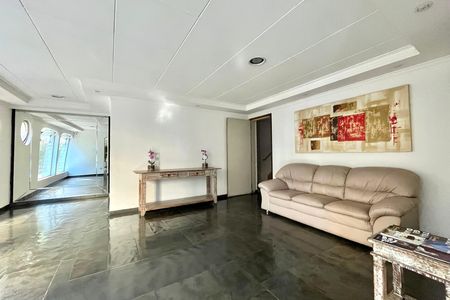 Apartamento à venda com 128m², 3 quartos e 1 vaga Apartamento à venda com 128m², 3 quartos e 1 vagaHall social